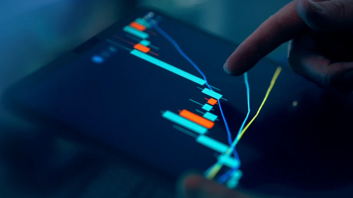 Bitcoin's Parabolic Rise: Micha&ecirc;l van de Poppe Points to a Dot-Com-Style Rally