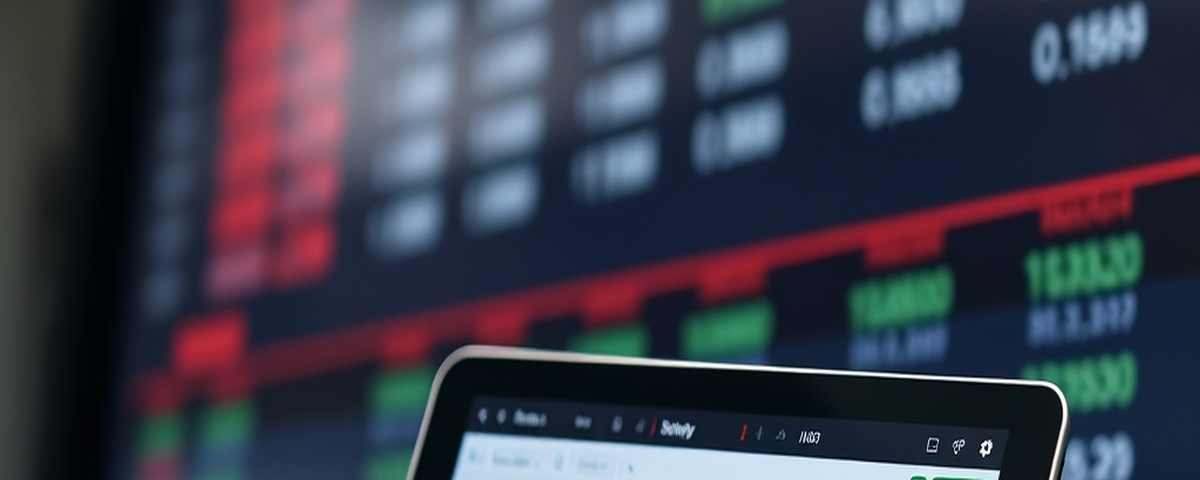 Crypto Market Divide: Bitcoin and Solana Rise, Ethereum and XRP Fall