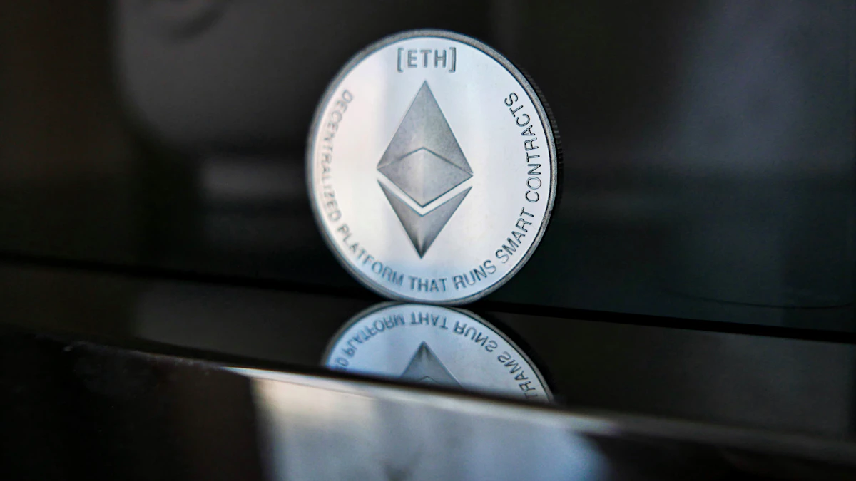 Hoskinson Says Ethereum's 'World Computer' Has a Privacy Problem, Citing Midnight as the Solution