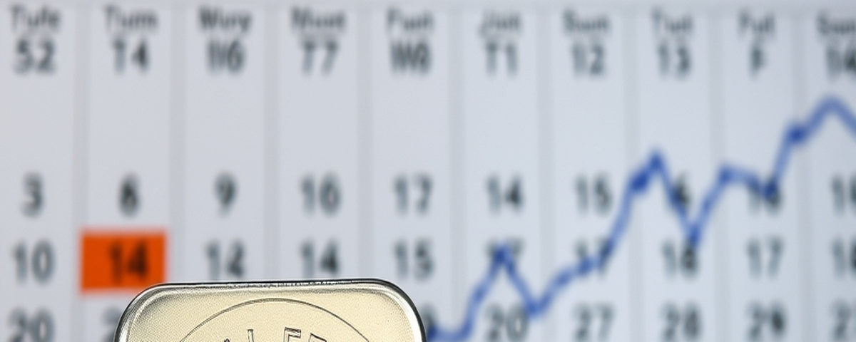 Silver Plunges to 2026 Low Amid Fed Rate Hike Fears, Is It a Bargain or Trap?