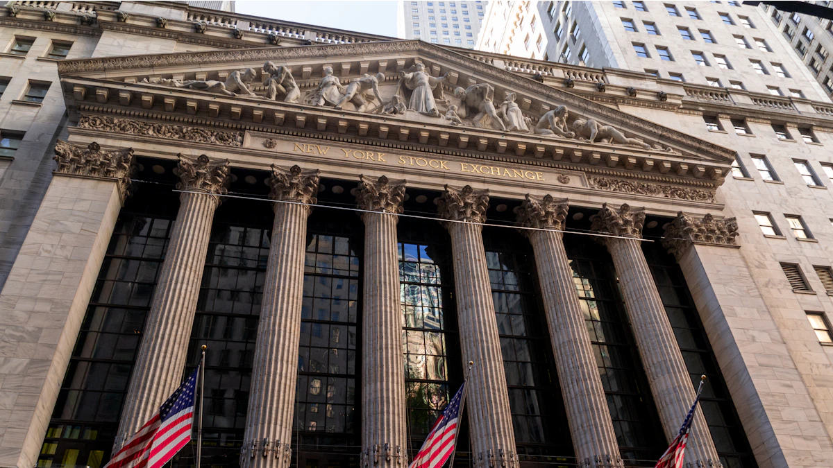 Wall Street Prefers Cash to Bitcoin, Saylor Reveals